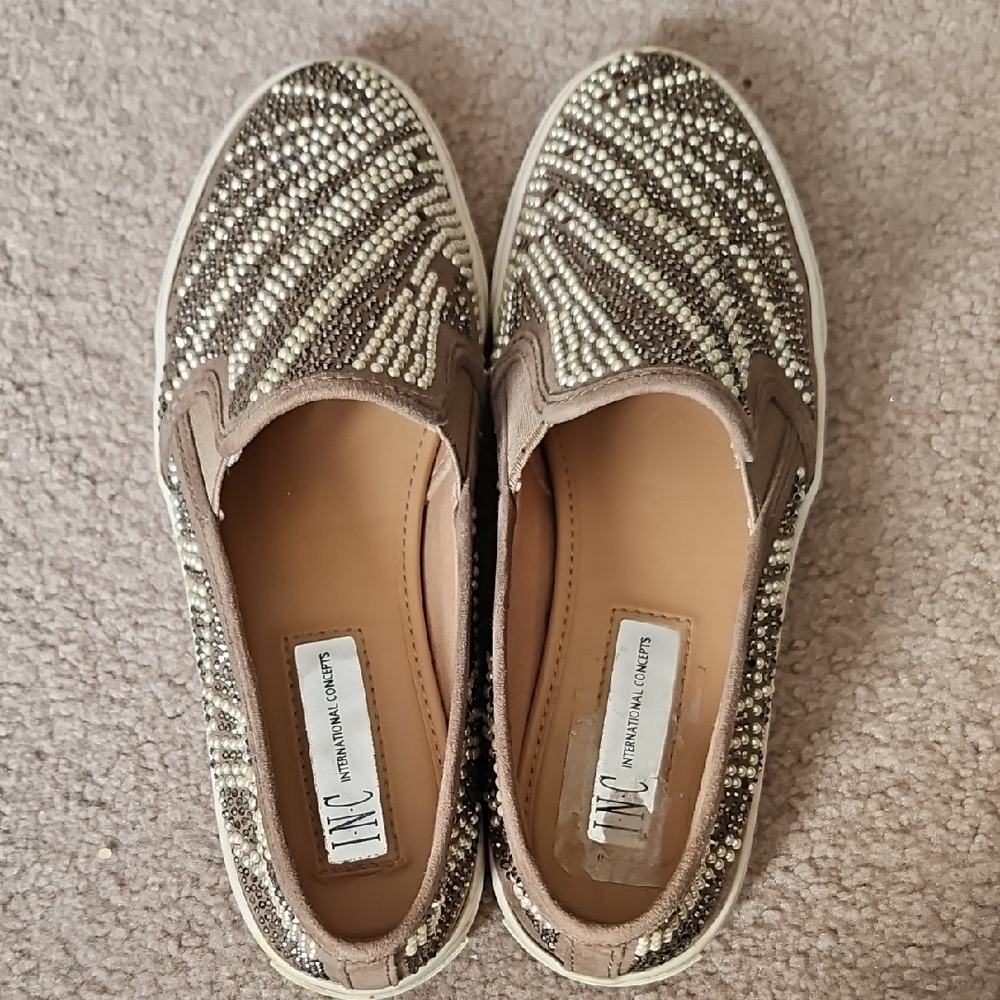Womens Beaded Sneakers Size 6.   #259